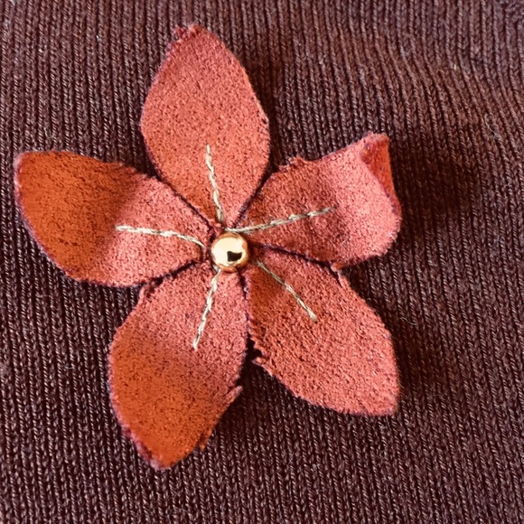 Fabulous Flowers Adorn You! - Picture 3 of 7